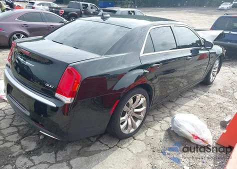 2019 Chrysler 300 Touring z USA, uszkodzony, nr VIN 2C3CCAAG7KH612320